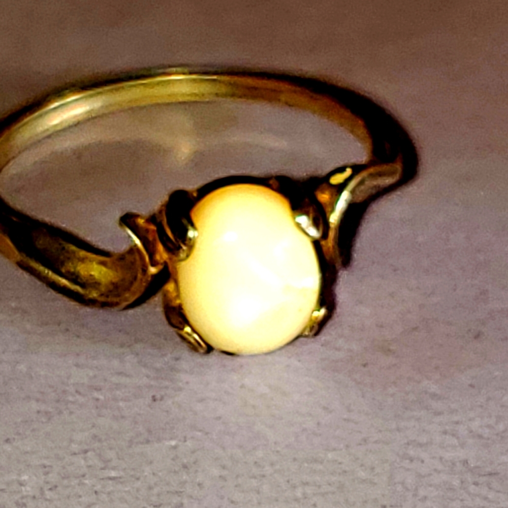 Vintage Shell Ring - Picture 3 of 4